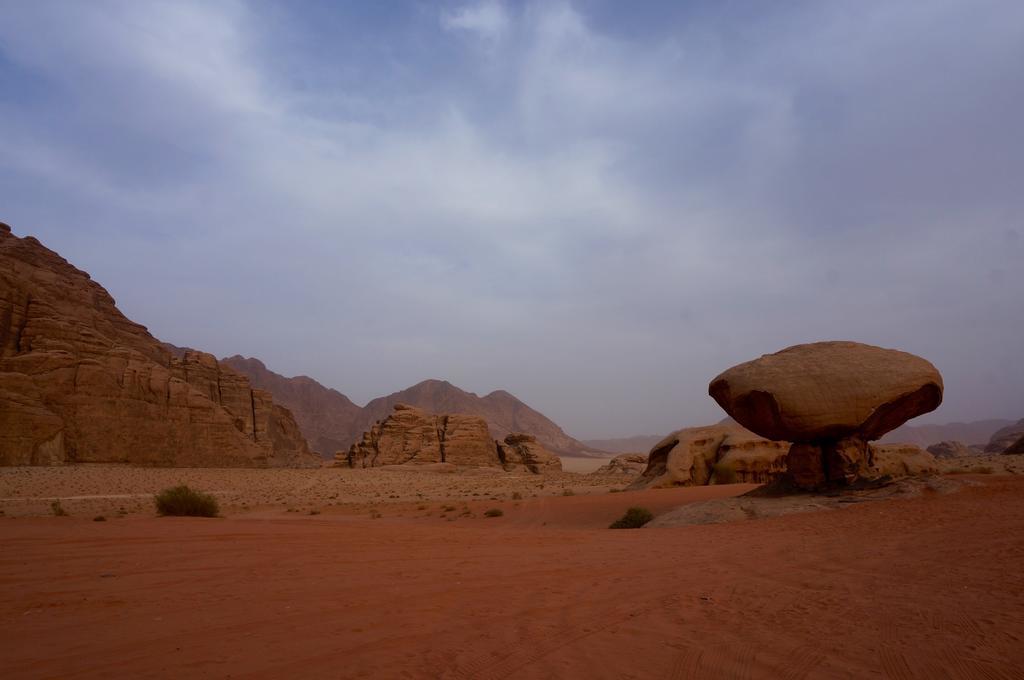 Martian Camp Hotel Wadi Rum Bagian luar foto