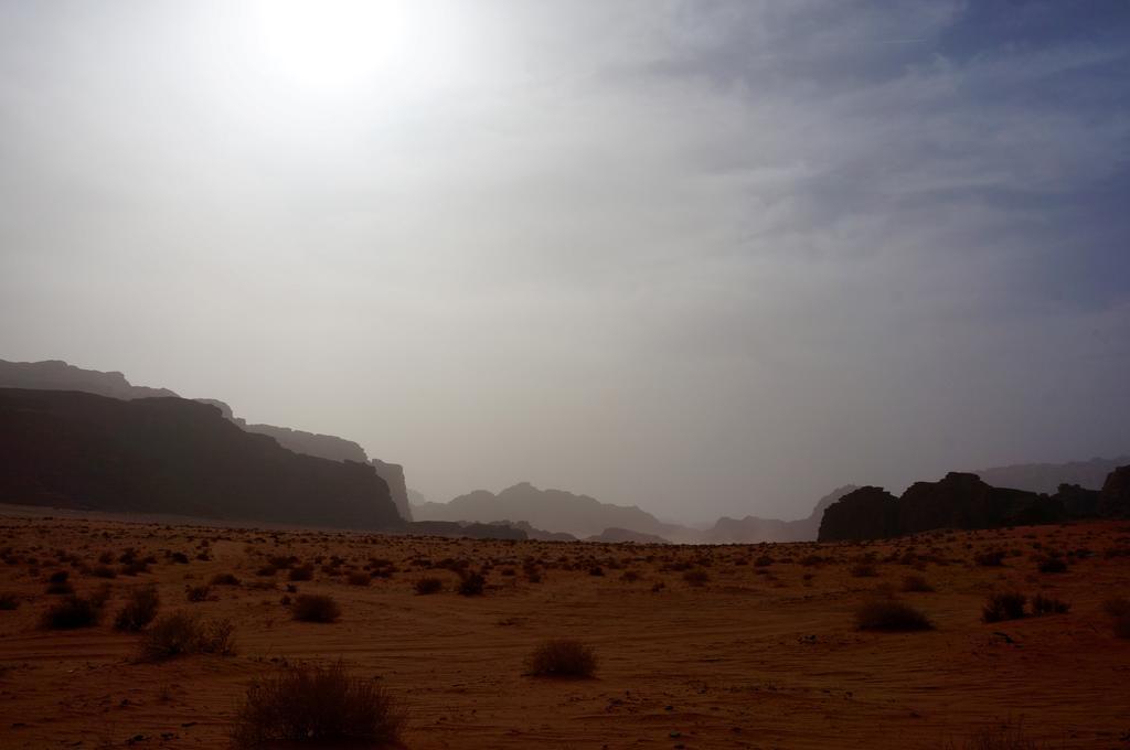 Martian Camp Hotel Wadi Rum Bagian luar foto