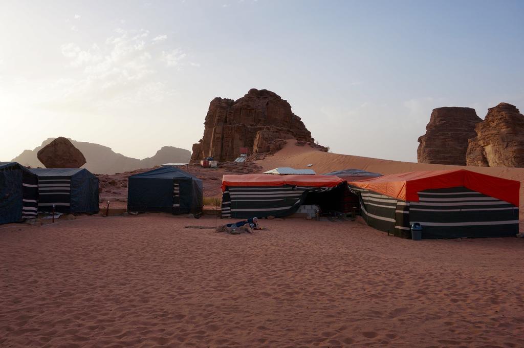 Martian Camp Hotel Wadi Rum Bagian luar foto