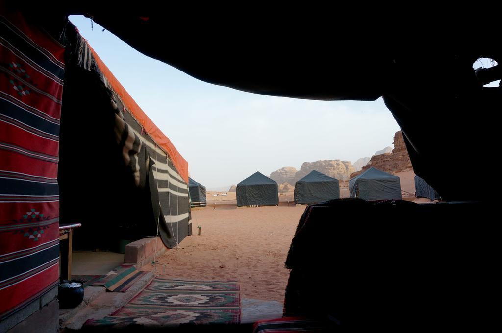 Martian Camp Hotel Wadi Rum Bagian luar foto