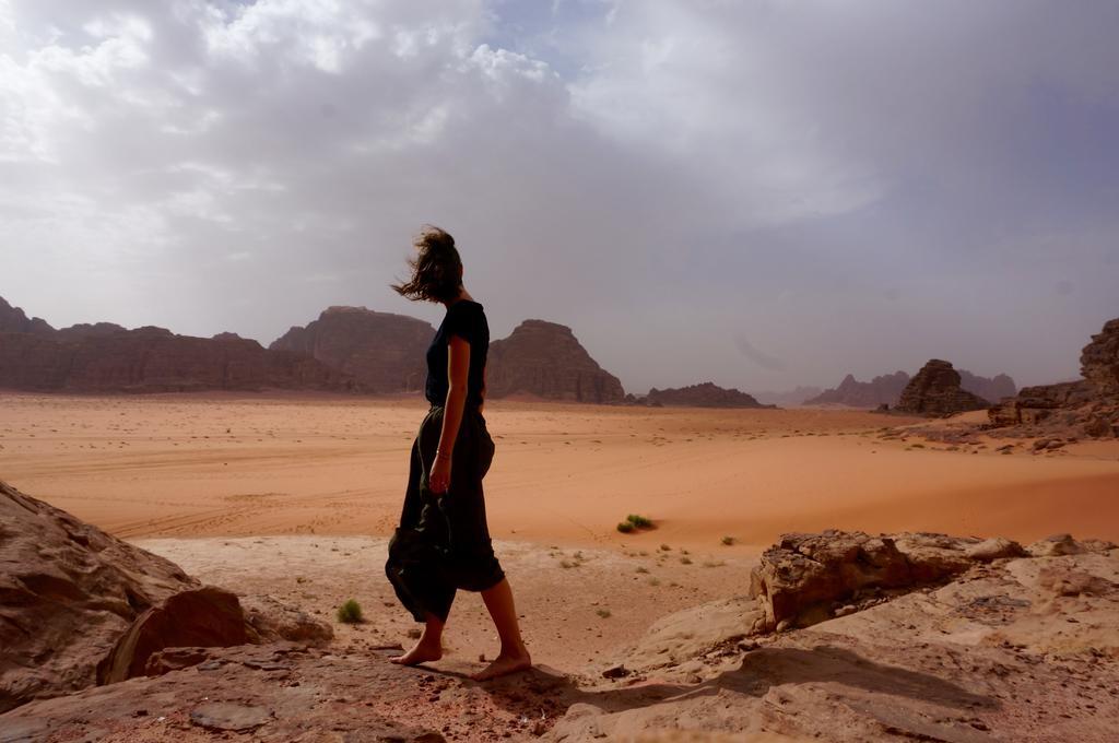 Martian Camp Hotel Wadi Rum Bagian luar foto