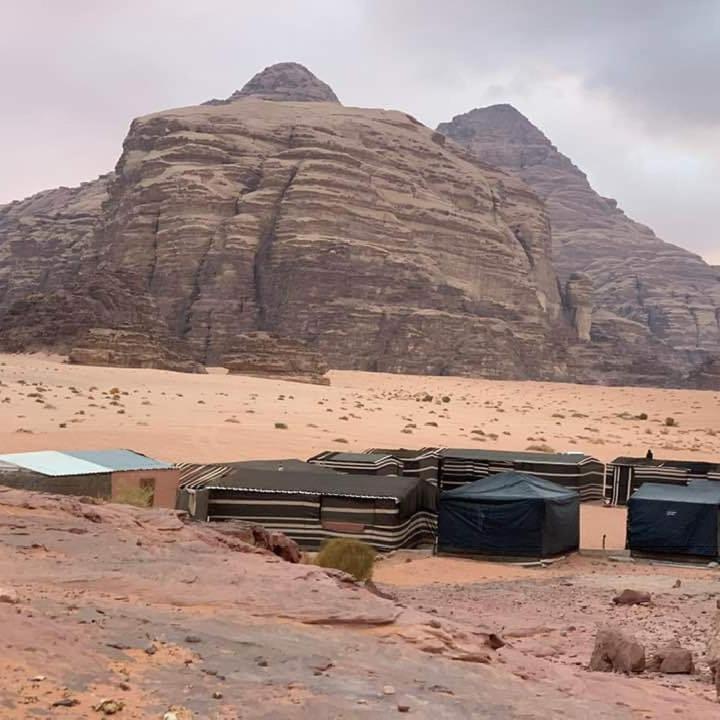 Martian Camp Hotel Wadi Rum Bagian luar foto