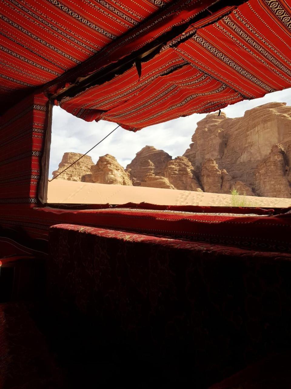 Martian Camp Hotel Wadi Rum Bagian luar foto