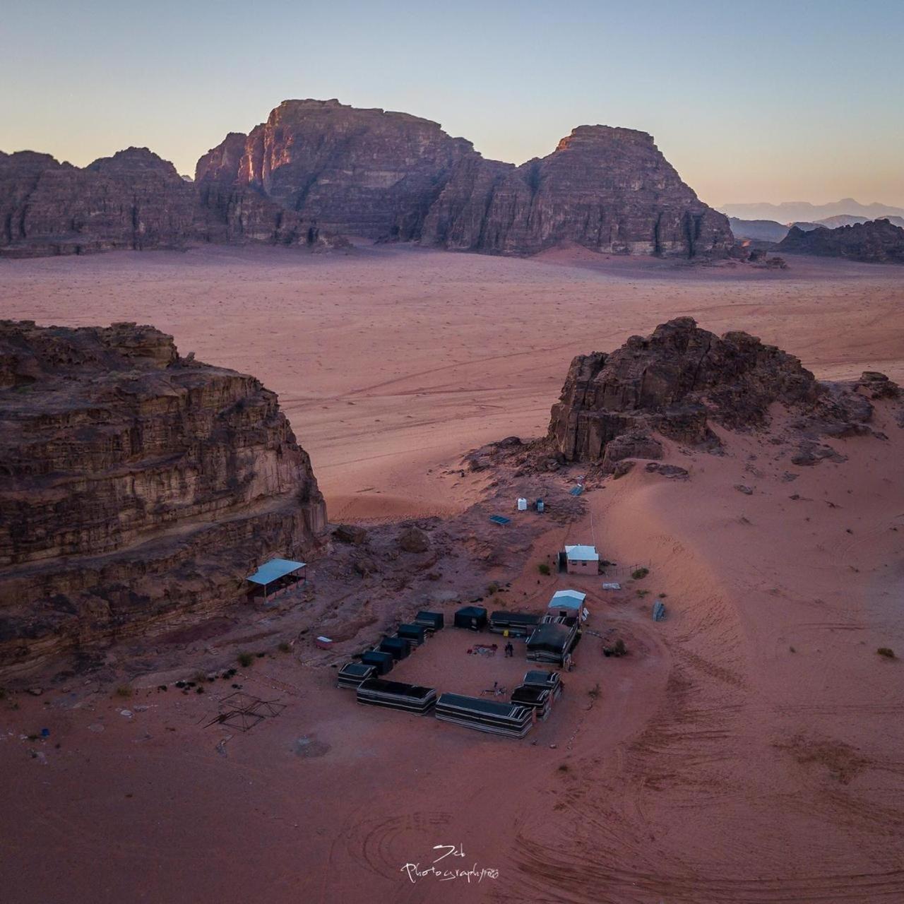 Martian Camp Hotel Wadi Rum Bagian luar foto