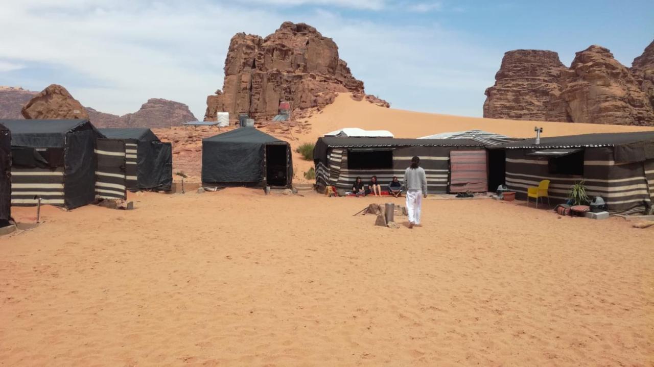 Martian Camp Hotel Wadi Rum Bagian luar foto