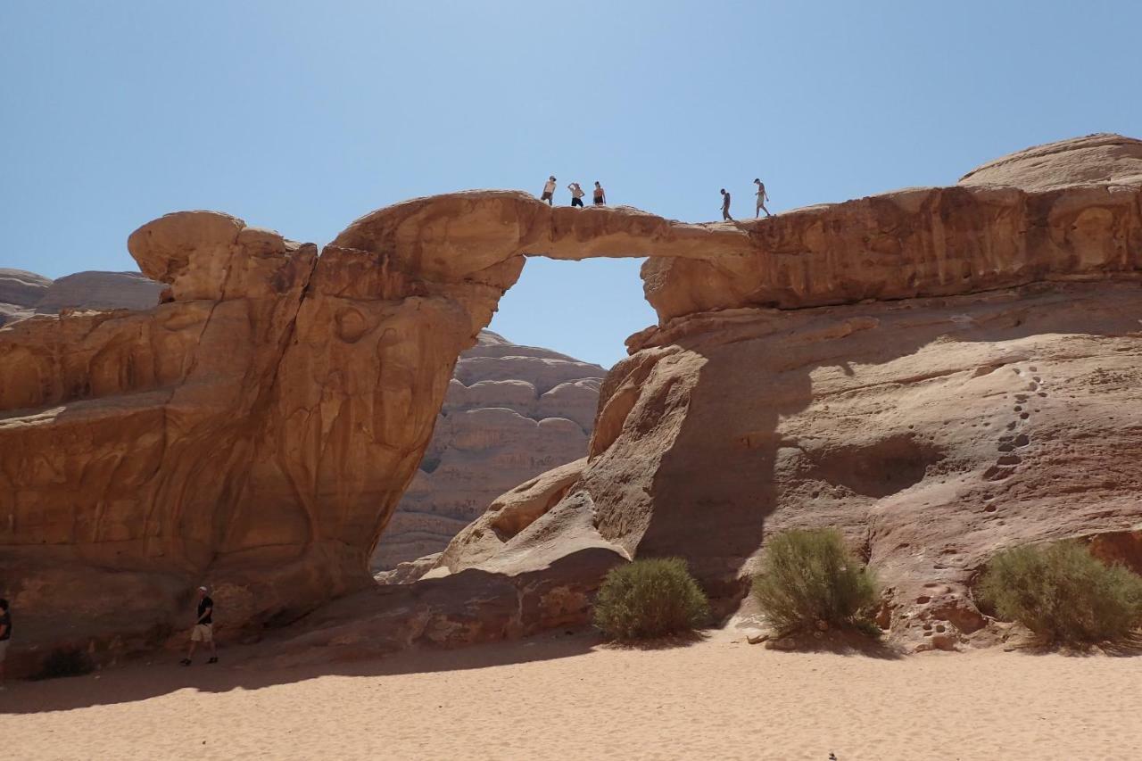 Martian Camp Hotel Wadi Rum Bagian luar foto