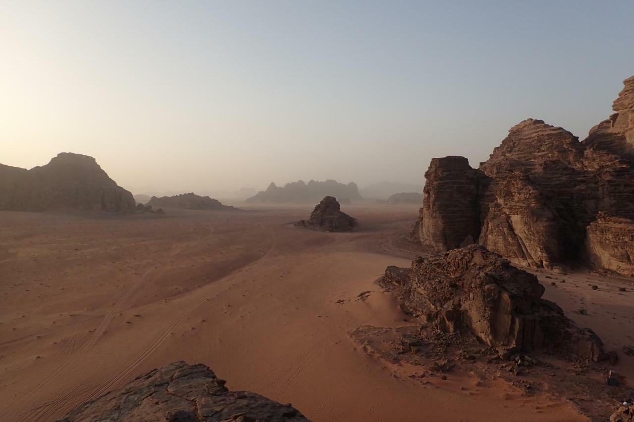 Martian Camp Hotel Wadi Rum Bagian luar foto