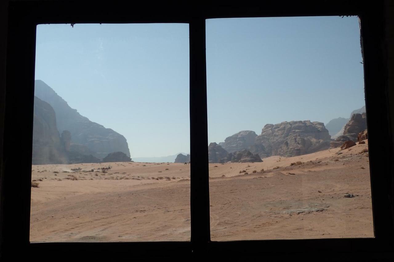 Martian Camp Hotel Wadi Rum Bagian luar foto