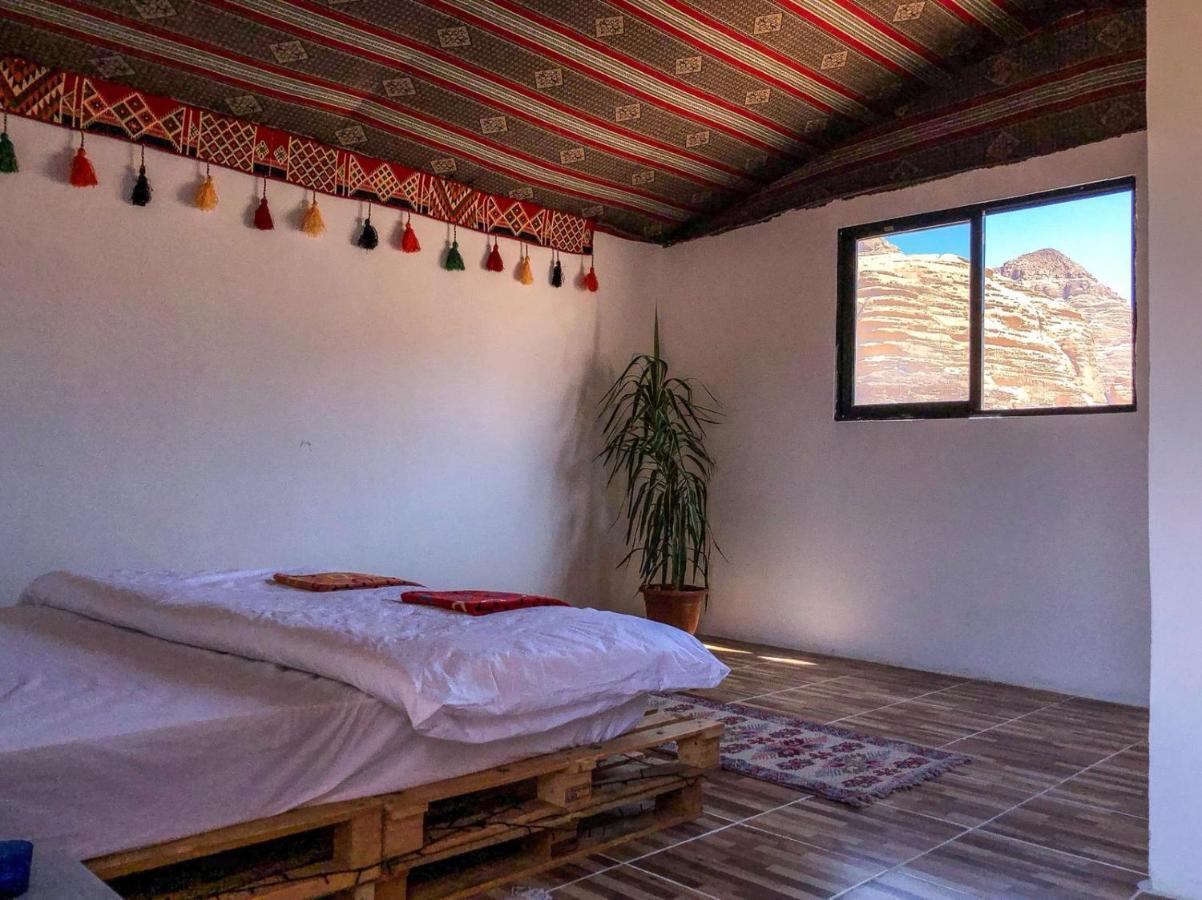 Martian Camp Hotel Wadi Rum Bagian luar foto