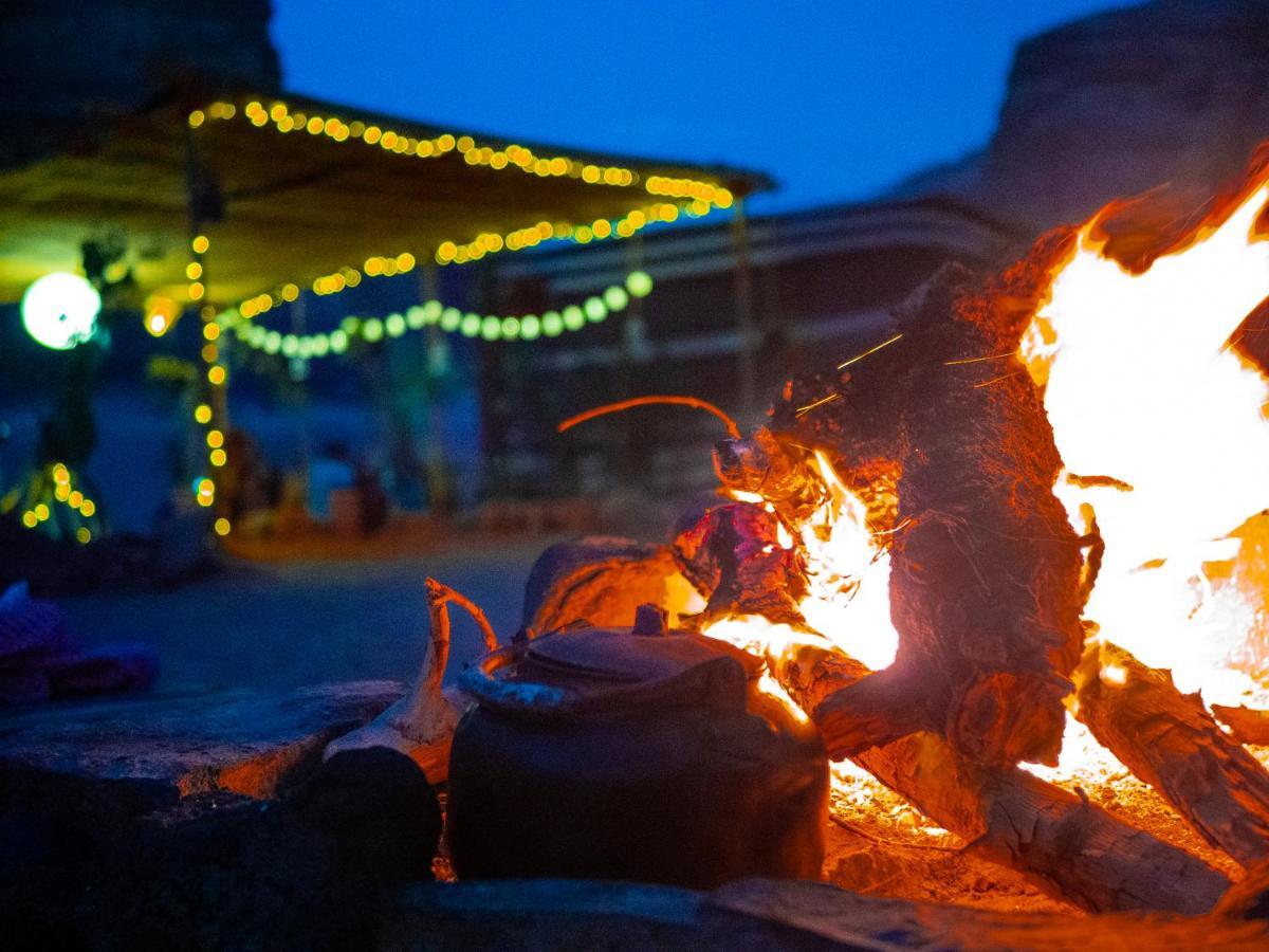 Martian Camp Hotel Wadi Rum Bagian luar foto