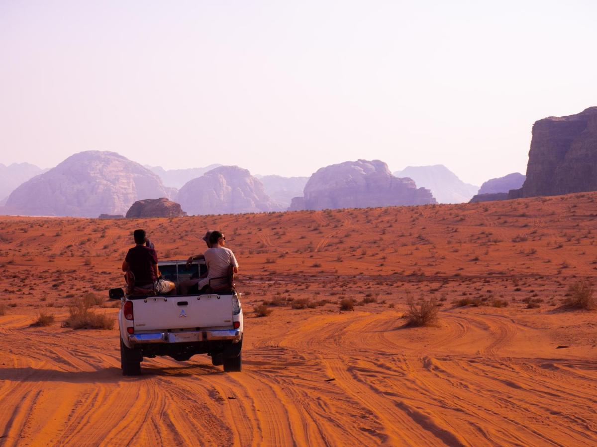 Martian Camp Hotel Wadi Rum Bagian luar foto