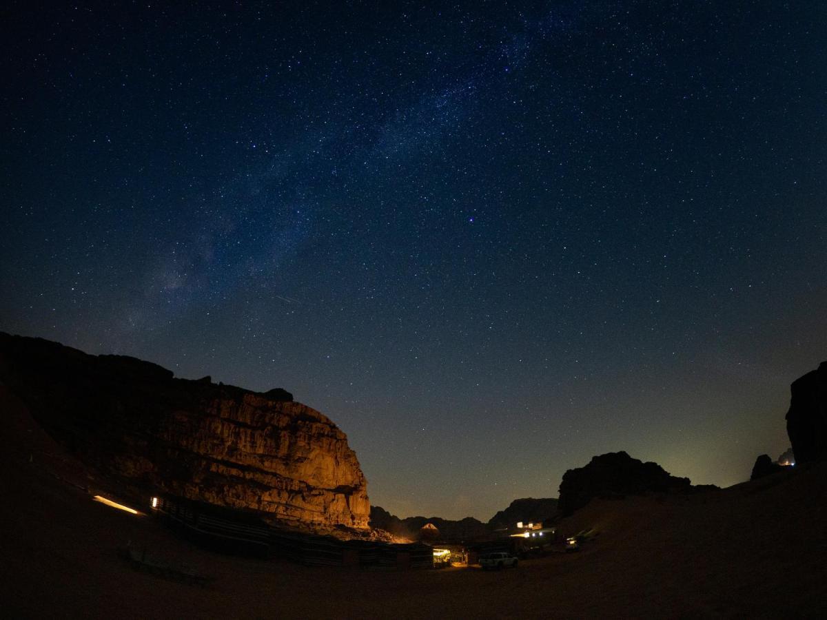 Martian Camp Hotel Wadi Rum Bagian luar foto