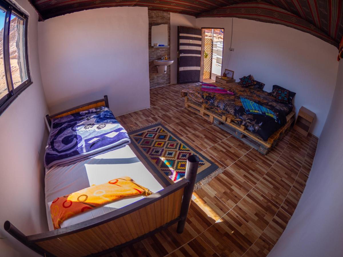 Martian Camp Hotel Wadi Rum Bagian luar foto