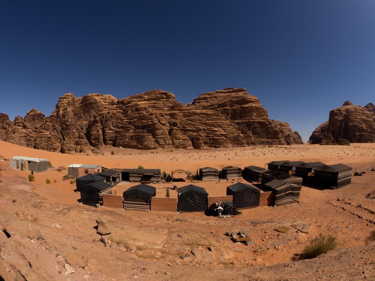 Martian Camp Hotel Wadi Rum Bagian luar foto